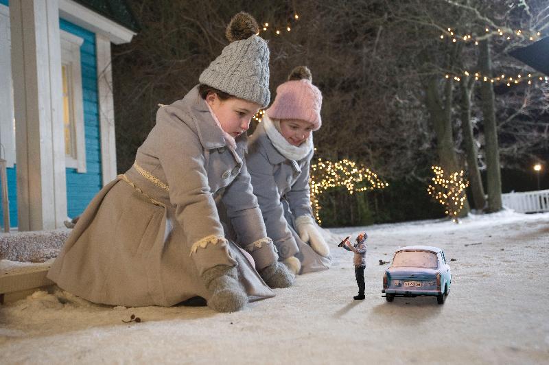 The Film Programmes Office of the Leisure and Cultural Services Department will screen four joyful movies in its  inaugural "Christmas Family Screen" series to offer heart-warming Christmas viewing for families. Photo shows a film still of "Jill and Joy's Winter" (2015).