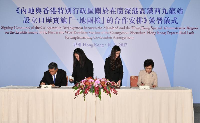 The Chief Executive, Mrs Carrie Lam, attended the Signing Ceremony of the Co-operation Arrangement between the Mainland and the Hong Kong Special Administrative Region on the Establishment of the Port at the West Kowloon Station of the Guangzhou-Shenzhen-Hong Kong Express Rail Link for Implementing Co-location Arrangement today (November 18) at Government House. Photo shows Mrs Lam (right) and the Governor of Guangdong Province, Mr Ma Xingrui (left), signing the Co-operation Arrangement.