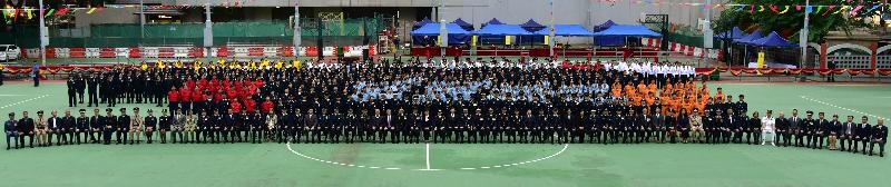 The Civil Aid Service (CAS) held the CAS 65th Anniversary Parade at the Southorn Playground, Wan Chai today (November 19). Photo shows the group photo of all attendees. 