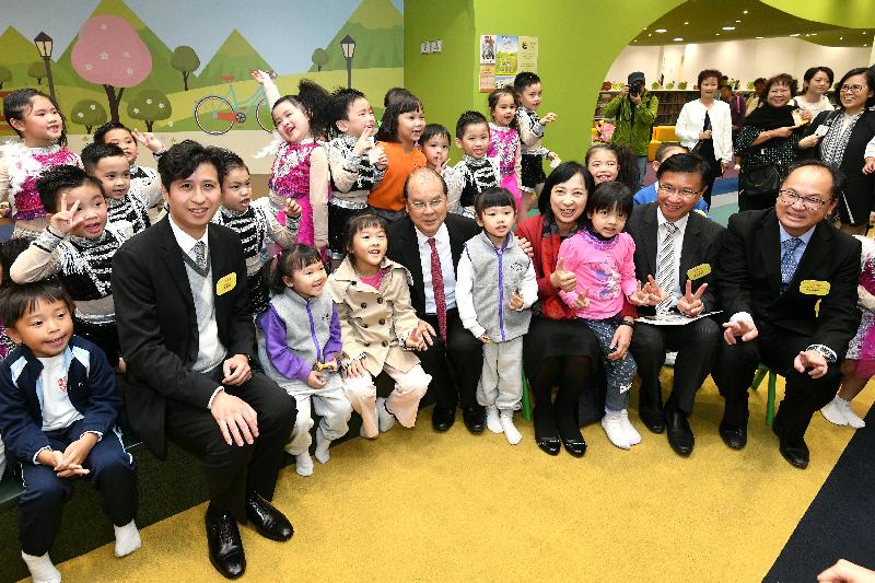 The Chief Secretary for Administration, Mr Matthew Cheung Kin-chung (first row, fifth left), is pictured with building users during his tour of the public library of Yuen Long Leisure and Cultural Building today (November 20) after its opening ceremony.