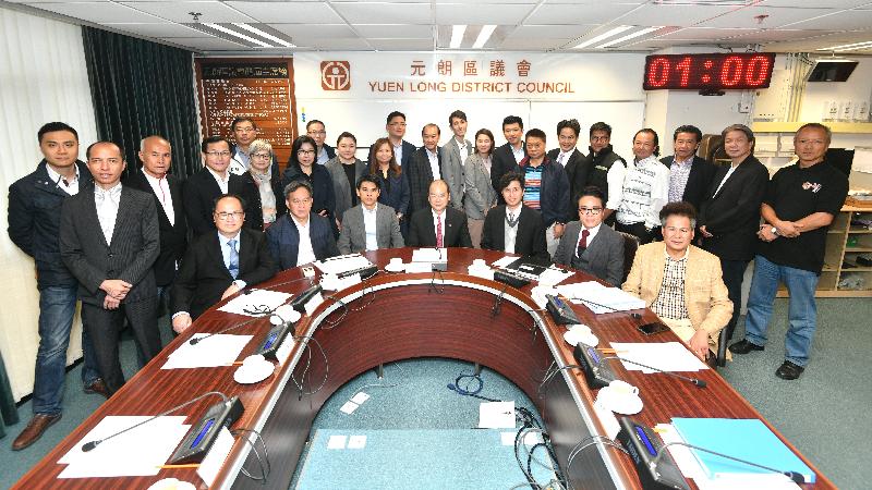 The Chief Secretary for Administration, Mr Matthew Cheung Kin-chung (front row, centre), meets with members of the Yuen Long District Council (YLDC) today (November 20). Also present are the Chairman of the YLDC, Mr Shum Ho-kit (front row, third right); the Vice Chairman of the YLDC, Mr Wong Wai-shun (front row, third left); and the District Officer (Yuen Long), Mr Edward Mak (front row, second right).