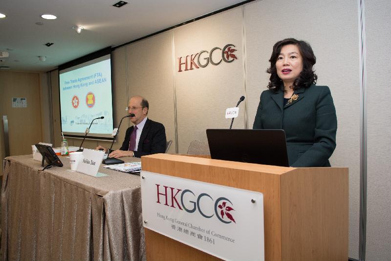 The Director-General of Trade and Industry, Ms Salina Yan, speaks on the Hong Kong - Association of Southeast Asian Nations Free Trade Agreement at a roundtable luncheon organised by the Hong Kong General Chamber of Commerce today (November 21).