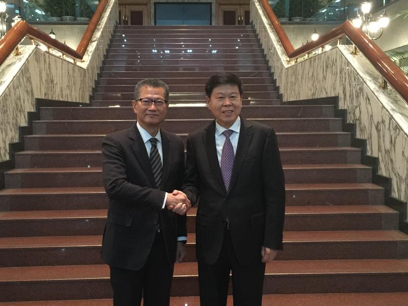 財政司司長陳茂波（左）今日（十一月二十一日）拜訪國家稅務總局局長王軍。