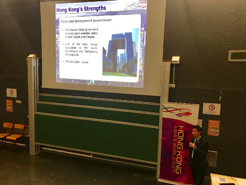 The Deputy Representative of the Hong Kong Economic and Trade Office in Brussels, Mr Sam Hui, briefs students of Pierre and Marie Curie University in Paris, France, on November 21 (Paris time) on the latest developments as well as the career and study opportunities in Hong Kong.