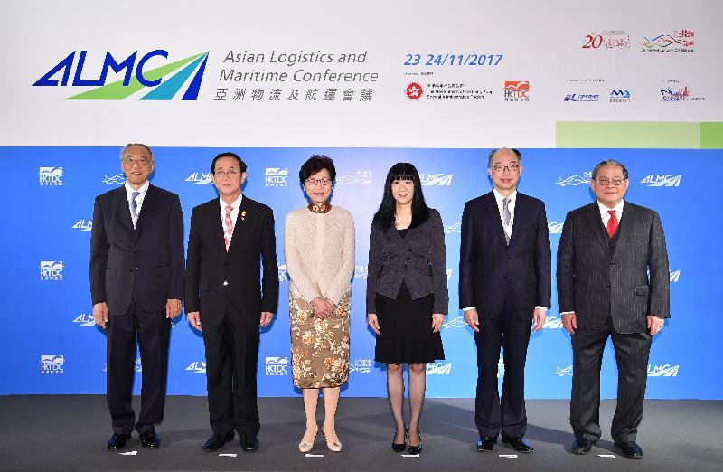 The Chief Executive, Mrs Carrie Lam (third left), is pictured with the Secretary for Transport and Housing, Mr Frank Chan Fan (second right); the Executive Director of the Hong Kong Trade Development Council, Ms Margaret Fong (third right); the Minister of Transport of Thailand, Mr Arkhom Termpittayapaisith (second left); and other guests at the Asian Logistics and Maritime Conference at the Hong Kong Convention and Exhibition Centre this morning (November 23).