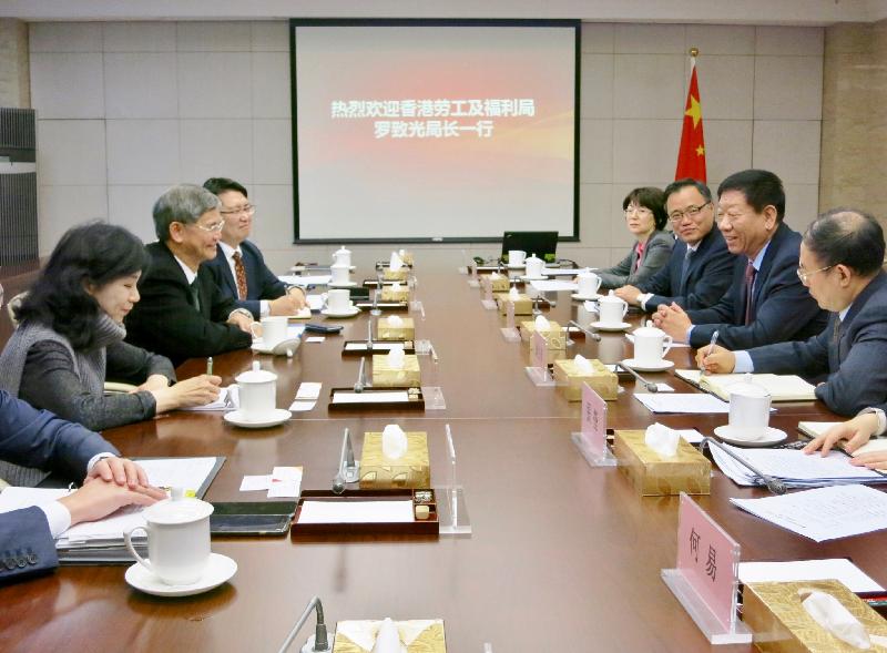 The Secretary for Labour and Welfare, Dr Law Chi-kwong, commenced his visit programme in Beijing today (November 28). Picture shows Dr Law (second left) meeting with the Minster of Human Resources and Social Security, Mr Yin Weimin (second right). They had an in-depth exchange on the impact of demographic changes on the workforce in both the Mainland and Hong Kong, as well as on manpower training and retirement protection.