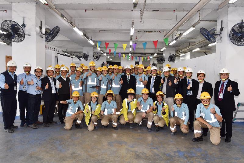 The Financial Secretary, Mr Paul Chan, today (November 29) visited the Construction Industry Council (CIC) Sheung Shui Training Centre. Mr Chan (second row, eighth right) is pictured with the Chairman of the North District Council, Mr So Sai-chi (second row, fifth right); the District Officer (North), Mr Chong Wing-wun (second row, second right); the Chairman of the CIC, Mr Chan Ka-kui (second row, fifth left); and trainees.