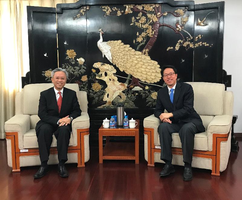 The Secretary for the Civil Service, Mr Joshua Law (left), today (November 29) calls on the Hong Kong and Macao Affairs Office of the State Council and meets with the Director, Mr Zhang Xiaoming (right).