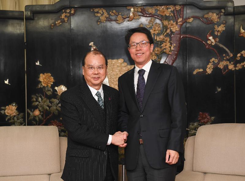 The Chief Secretary for Administration, Mr Matthew Cheung Kin-chung (left), today (November 30) meets with the Director of the Hong Kong and Macao Affairs Office of the State Council, Mr Zhang Xiaoming, in Beijing.