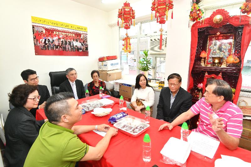 During his visit to Eastern District today (December 1), the Secretary for Financial Services and the Treasury, Mr James Lau (fourth left), visits the Hong Kong Vegetable food & Grocery Hawkers Welfare & Fraternity Association in Shau Kei Wan to understand the business environment of hawkers in the district. Accompanying him are the Under Secretary for Financial Services and the Treasury, Mr Joseph Chan (third left); the Chairman of the Eastern District Council, Mr Wong Kin-pan (second right); and the District Officer (Eastern), Ms Anne Teng (third right).
