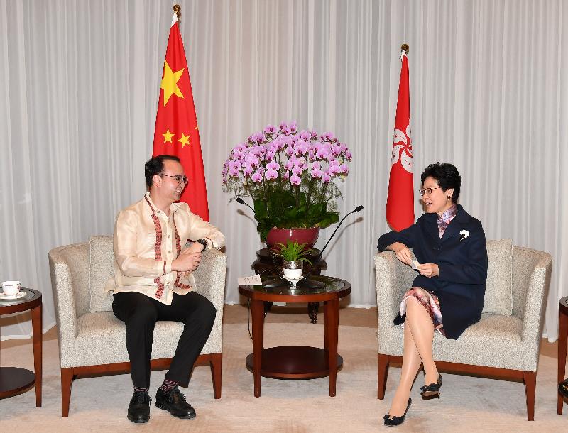 The Chief Executive, Mrs Carrie Lam (right), meets the Secretary of Foreign Affairs of the Philippines, Mr Alan Peter Cayetano (left) at the Chief Executive's Office this afternoon (December 1).