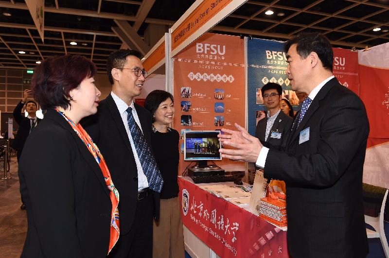 The 2017 Mainland Higher Education Expo, jointly organised by the Education Bureau and the Ministry of Education, is being held today and tomorrow (December 2 and 3) at the Hong Kong Convention and Exhibition Centre in Wan Chai. Photo shows the Secretary for Education, Mr Kevin Yeung (second left); the Under Secretary for Education, Dr Choi Yuk-lin (third left); and the Director of the Office of Hong Kong, Macao and Taiwan Affairs of the Ministry of Education, Ms Liu Jin (first left) visiting the exhibition booths to view the information offered to the participants.