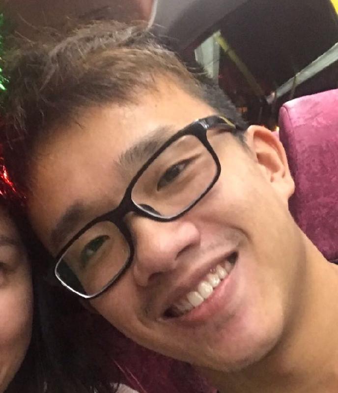Chan Kai-hei, is about 1.7 metres tall, 64 kilograms in weight and of thin build. He has a pointed face with yellow complexion and short light brown hair. He was last seen wearing a pair of glasses with black frame, a dark blue long-sleeved jacket, grey trousers, grey sports shoes and carrying a light blue backpack.
