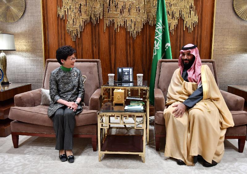 行政長官林鄭月娥今日（利雅德時間十二月三日）在沙特阿拉伯利雅德與沙特阿拉伯王儲穆罕默德‧本‧薩勒曼會面。