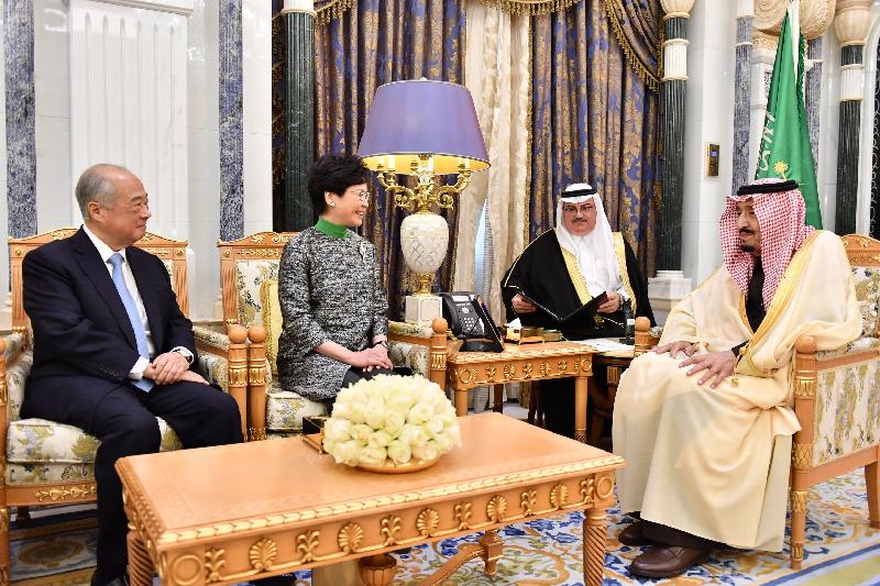 The Chief Executive, Mrs Carrie Lam (second left), today (December 3, Riyadh time) meets HM King Salman bin Abdulaziz Al Saud, King of Saudi Arabia (first right) in Riyadh, Saudi Arabia. The Chairman of the Hong Kong Exchanges and Clearing Limited, Mr Chow Chung-kong (first left) is also present.