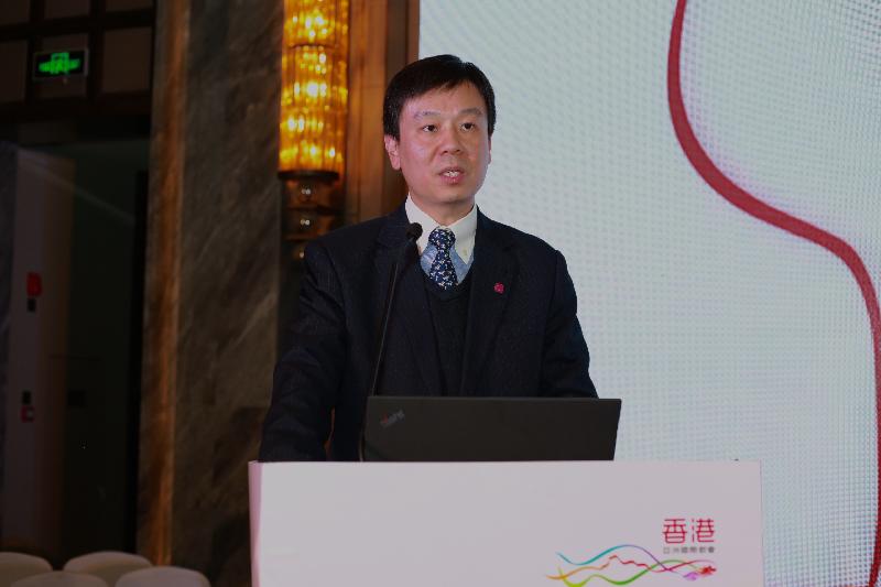 The Henan Liaison Unit of the Hong Kong Economic and Trade Office in Wuhan of the Government of the Hong Kong Special Administrative Region held the Exchange Meeting for Wine Merchants in Hong Kong and Henan today (December 4) in Zhengzhou. Photo shows the Director of the Hong Kong Economic and Trade Office in Wuhan, Mr Vincent Fung, delivering a speech at the exchange meeting.