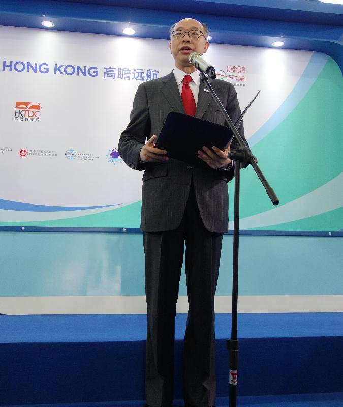 The Secretary for Transport and Housing and Chairman of the Hong Kong Maritime and Port Board (HKMPB), Mr Frank Chan Fan, and an HKMPB delegation attended Marintec China 2017 in Shanghai today (December 5). Photo shows Mr Chan speaking at the opening ceremony of the Hong Kong Pavilion.