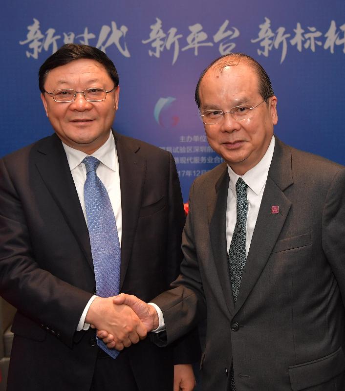 The Chief Secretary for Administration, Mr Matthew Cheung Kin-chung, witnessed the opening of two joint venture securities companies set up by banks from Hong Kong in Shenzhen today (December 7). Photo shows Mr Cheung (right) shaking hands with the Party Secretary of the Shenzhen Municipal Committee, Mr Wang Weizhong, before the ceremony.