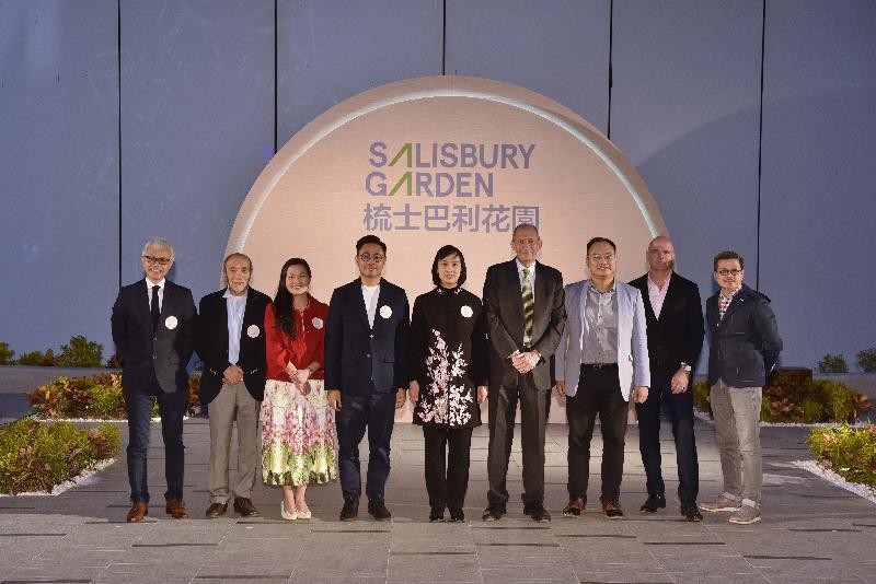 Salisbury Garden was officially re-opened today (December 8) following the recent completion of revitalisation works. Photo shows the Director of Leisure and Cultural Services, Ms Michelle Li (centre) and other officiating guests.