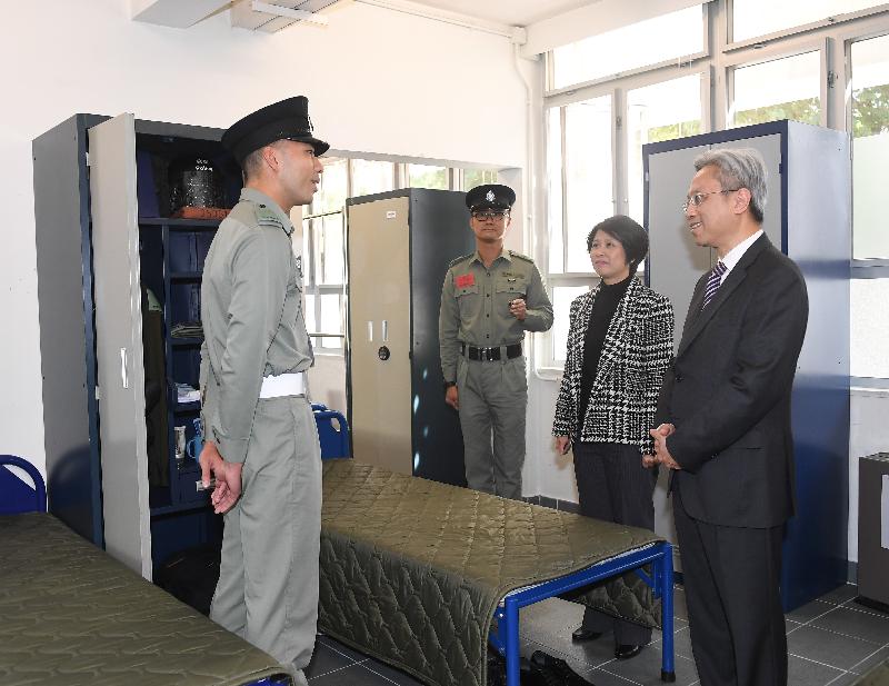 Visiting the Hong Kong Police College today (December 8), the Secretary for the Civil Service, Mr Joshua Law (first right), tours the Recruit Police Constables Barrack. 