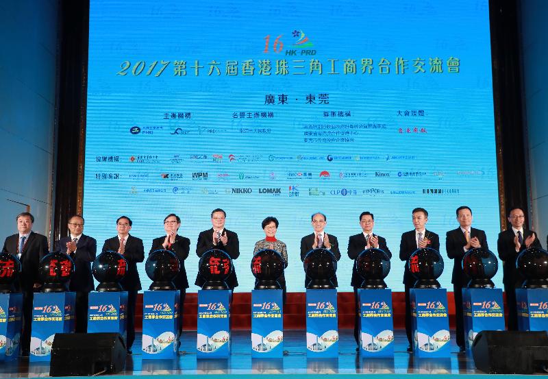 The Chief Executive, Mrs Carrie Lam, attended the 16th HK-PRD Industrial and Commercial Circle Goodwill Gathering 2017 in Dongguan today (December 8). Photo shows Mrs Lam (centre); the Secretary for Constitutional and Mainland Affairs, Mr Patrick Nip (first right); the Chairman of the Federation of Hong Kong Industries, Mr Jimmy Kwok (fifth right); the Chairman of the Hong Kong Productivity Council, Mr Willy Lin (fourth left); the Secretary of the CPC Dongguan Municipal Committee, Mr Lu Yesheng (fifth left); and other guests officiating at the opening ceremony.
