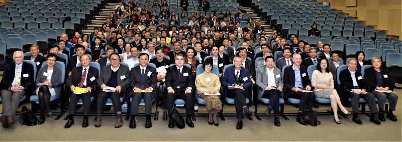The Chairman of the Research Grants Council, Professor Benjamin Wah (front row, fifth left), and the Chairman of the Major Projects Steering Committee, Professor Edward Yeung (front row, third left), are pictured with participants of the Theme-based Research Scheme Public Symposium 2017 at the Chinese University of Hong Kong today (December 9).