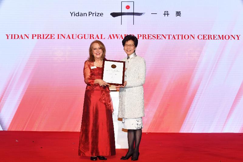 The Chief Executive, Mrs Carrie Lam, attended the Yidan Prize Inaugural Award Presentation Ceremony this evening (December 10). Photo shows Mrs Lam (right) presenting the Yidan Prize for Education Development to the Founder and Director of Fundación Escuela Nueva, Colombia, Ms Vicky Colbert (left). 
