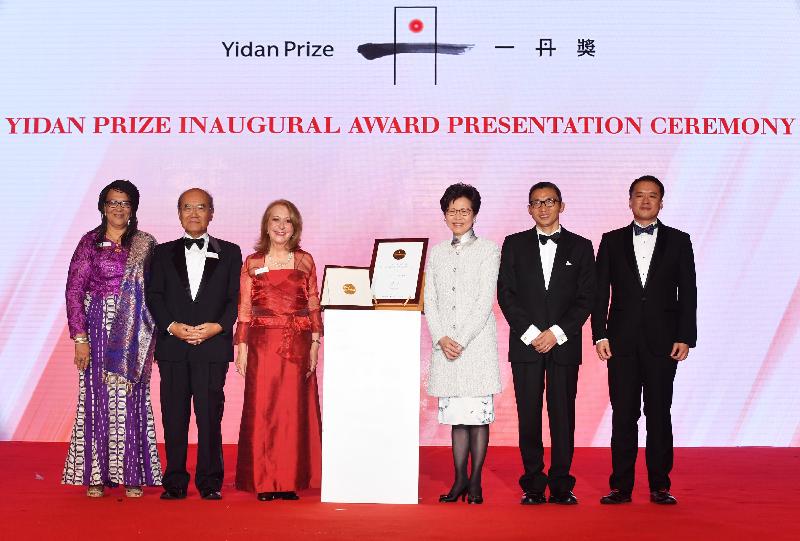 The Chief Executive, Mrs Carrie Lam, attended the Yidan Prize Inaugural Award Presentation Ceremony this evening (December 10). Photo shows (from left) the Head of the Judging Panel of the Yidan Prize for Education Development, Ms Dorothy Gordon; the Chairman of the Judging Committee of the Yidan Prize, Dr Koichiro Matsuura; the Yidan Prize for Education Development inaugural laureate, Ms Vicky Colbert; Mrs Lam; the Founder of the Yidan Prize, Dr Charles Chen; and the Chief Executive Officer of the Yidan Prize Foundation, Mr Clive Lee, at the ceremony.