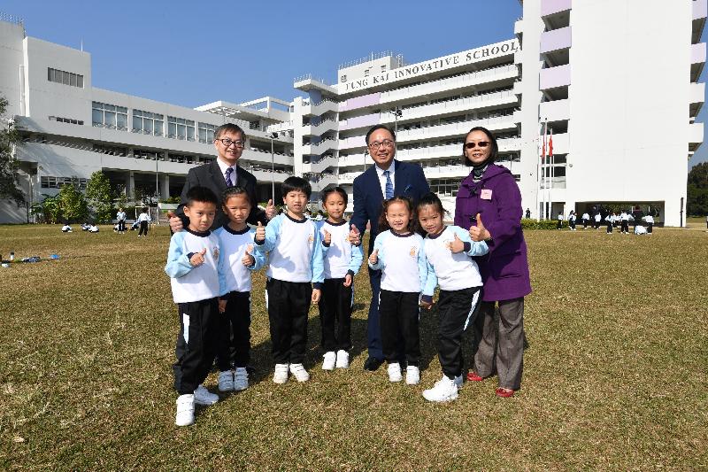 The Secretary for Innovation and Technology, Mr Nicholas W Yang (back row, centre), and the Under Secretary for Innovation and Technology, Dr David Chung (back row, left), are pictured with students during their visit to Fung Kai Innovative School today (December 11). Next to Mr Yang is the school's Principal, Ms Yvonne Li (back row, right).