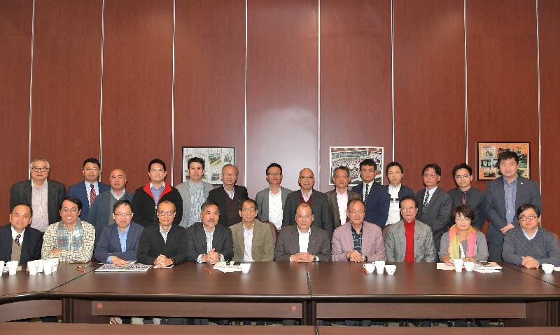 The Chief Secretary for Administration, Mr Matthew Cheung Kin-chung (front row, fifth right), met with Sai Kung District Council (SKDC) members today (December 11). He is pictured with the District Officer (Sai Kung), Mr David Chiu (front row, fifth left); the Chairman of the SKDC, Mr George Ng (front row, fourth right); and members of the SKDC.

