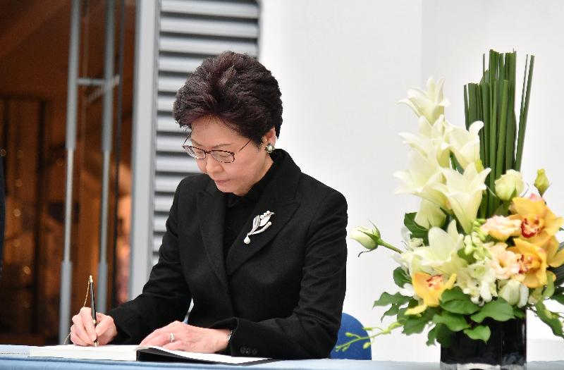 The Chief Executive, Mrs Carrie Lam, attended a ceremony to commemorate Nanjing Massacre National Memorial Day at the Hong Kong Museum of Coastal Defence this morning (December 13). Photo shows Mrs Lam signing the memorial book.