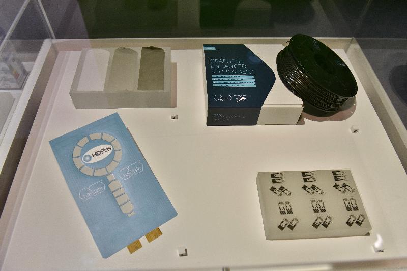 「科技前瞻－－創新材料石墨烯」展覽明日（十二月十五日）起在香港科學館舉行。圖示石墨烯在現代的應用。 