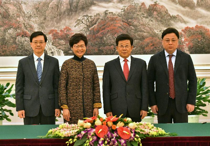 The Chief Executive, Mrs Carrie Lam, attended the signing ceremony of the "Arrangements on the Reciprocal Notification Mechanism between the Mainland and the Hong Kong Special Administrative Region Relating to Situations Including the Imposition of Criminal Compulsory Measures or the Institution of Criminal Prosecution" in Beijing this afternoon (December 14). Mrs Lam (second left) and the Secretary for Security, Mr John Lee (first left), are pictured with the Minister of Public Security, Mr Zhao Kezhi (second right), and the Director of the Office of Hong Kong, Macao and Taiwan Affairs of the Ministry of Public Security, Mr Sun Lijun (first right), at the signing ceremony.