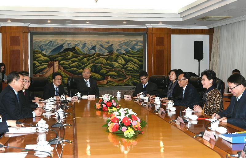 The Chief Executive, Mrs Carrie Lam (second right), met the Chairman of the National Development and Reform Commission, Mr He Lifeng (first left), in Beijing this morning (December 14). Also joining the meeting are the Secretary for Constitutional and Mainland Affairs, Mr Patrick Nip (third right), and the Director of the Chief Executive's Office, Mr Chan Kwok-ki (first right).