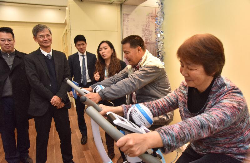 The Secretary for Labour and Welfare, Dr Law Chi-kwong, visited Kwun Tong District today (December 15) to tour the On Tat Neighbourhood Elderly Centre of the Tung Wah Group of Hospitals at On Tat Estate. Photo shows Dr Law (second left) being briefed on the services of the neighbourhood elderly centre.