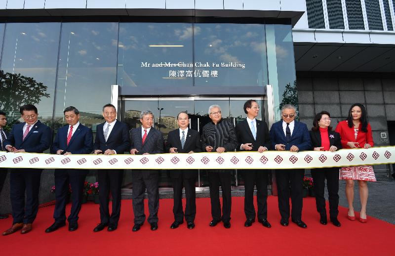 The Chief Secretary for Administration, Mr Matthew Cheung Kin-chung, attended the naming ceremony of the Mr and Mrs Chan Chak Fu Building of the Hong Kong Polytechnic University (PolyU) today (December 15). Picture shows Mr Cheung (fifth left); the Chairman of the Council of PolyU, Mr Chan Tze-ching (fourth left); the President of PolyU, Professor Timothy Tong (fourth right); the Chairman of the PolyU Foundation, Dr Patrick Poon (second left); Director of Victoria Park Hotels Limited Mr Lawrence Chan (fifth right); and other guests at the ribbon-cutting ceremony. 