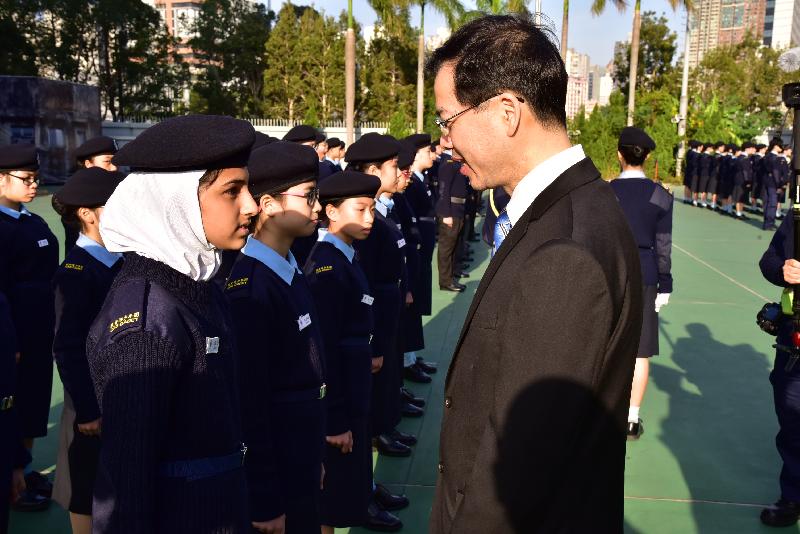 The Civil Aid Service (CAS) Cadet Corps held the 107th New Cadets Passing-out Parade at the CAS Headquarters today (December 16). Photo shows the Under Secretary for Security, Mr Sonny Au, encouraging cadets to demonstrate self-discipline and team spirit and actively participate in community service.