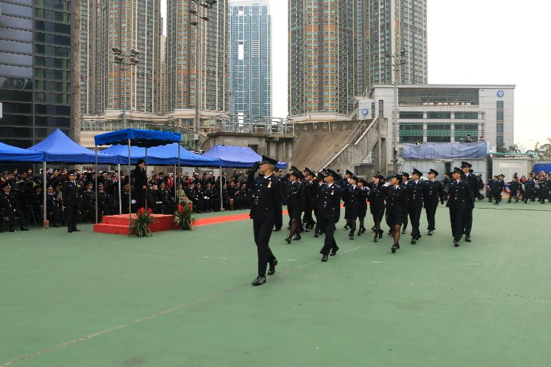 The Civil Aid Service (CAS) held the 78th Recruits Passing-out Parade at its headquarters today (December 17). Photo shows the parade marching past the review stand.