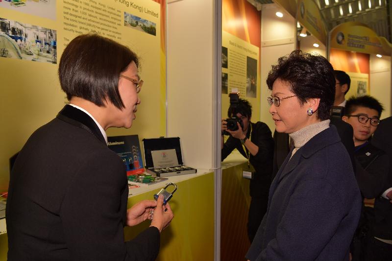 The Chief Executive, Mrs Carrie Lam, attended the 2017 Hong Kong Awards for Industries Awards Presentation Ceremony-cum-Gala Dinner at the Hong Kong Convention and Exhibition Centre this evening (December 18). Photo shows Mrs Lam (right) touring the exhibition before the ceremony.