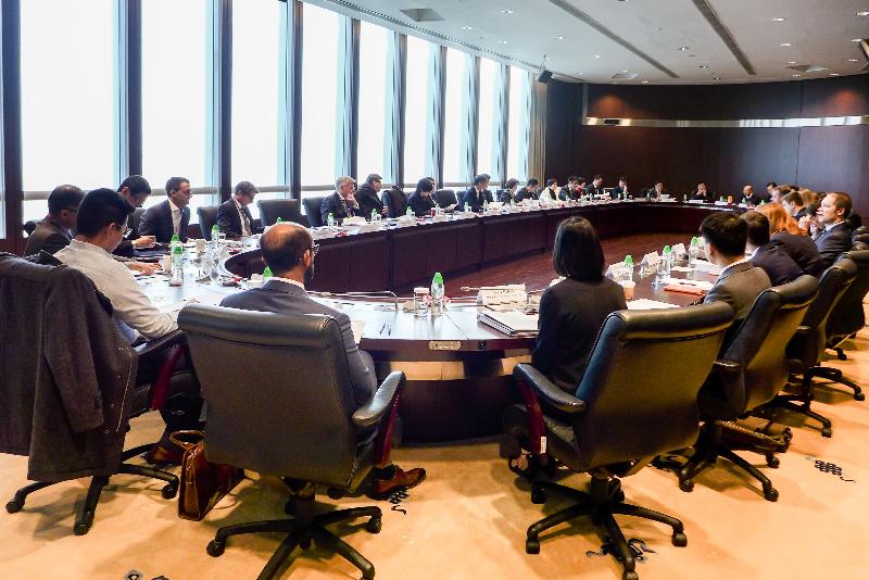 The seventh private sector-led Hong Kong-London Financial Services Forum was held today (December 18) in Hong Kong. Photo shows around 40 bankers and industry representatives from Hong Kong and London meeting to discuss further financial collaboration between the two economies.
