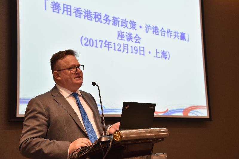 The Director-General of Investment Promotion, Mr Stephen Phillips, encourages Shanghai companies to make use of Hong Kong's latest change in tax policies to expand their business overseas at a seminar in Shanghai today (December 19).