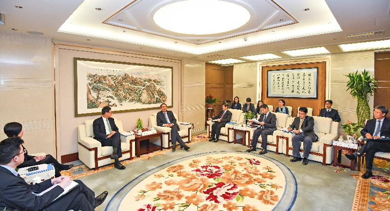 The President of the China Development Bank, Mr Zheng Zhijie (fourth left), and the Chief Executive of the Hong Kong Monetary Authority, Mr Norman Chan (third left), today (December 20) have an in-depth discussion on further co-operation between the two organisations on the Belt and Road Initiative.