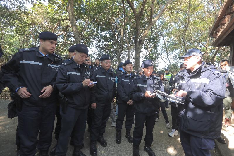 The Government conducted an inter-departmental exercise, "Checkerboard II", today (December 20). Photo shows a Police Tactical Unit arriving at the Police Command Post on Tung Ping Chau.  