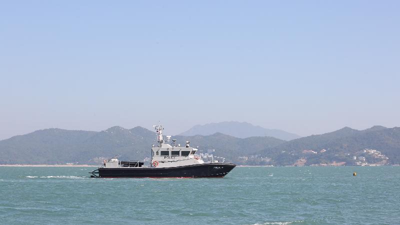The Government conducted an inter-departmental exercise, "Checkerboard II", today (December 20). Photo shows a police launch disseminating evacuation messages off Tung Ping Chau. 