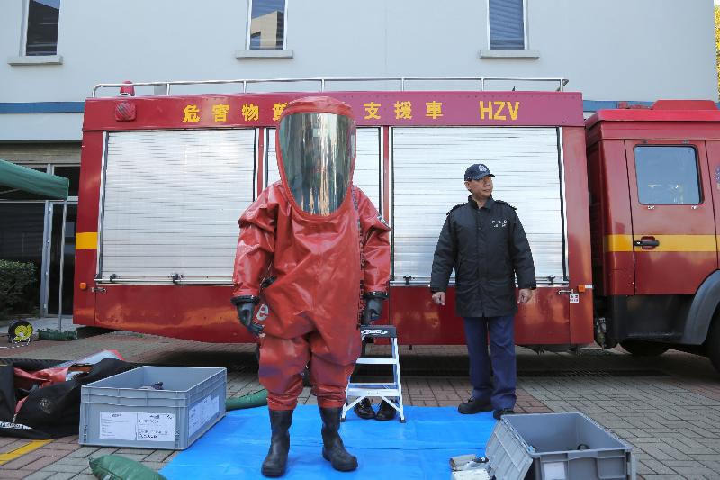 Personnel of the Fire Services Department's HazMat (hazardous materials) Team exhibited the Chemical Protection Suit (Level A) during the inter-departmental exercise "Checkerboard II" today (December 20). The suit provides the highest degree of protection and is designed for incidents involving toxic gas or unknown chemicals.
