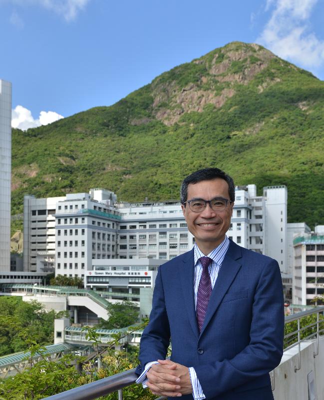 The Hospital Authority today (December 21) announced that the Cluster Chief Executive (CCE) of Hong Kong West Cluster, Dr Luk Che-chung, will be transferred to the position of CCE of Hong Kong East Cluster and Hospital Chief Executive of Pamela Youde Nethersole Eastern Hospital, St John Hospital and Wong Chuk Hang Hospital in October, 2018.