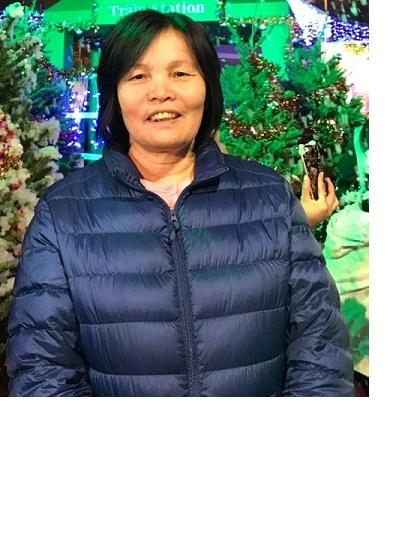 Ho Kwai-mui, aged 60, is about 1.6 metres tall, 68 kilograms in weight and of medium build. She has a square face with yellow complexion and short straight black hair. She was last seen wearing a blue jacket, a pink shirt, black trousers, black sports shoes and carrying a blue and green handbag.