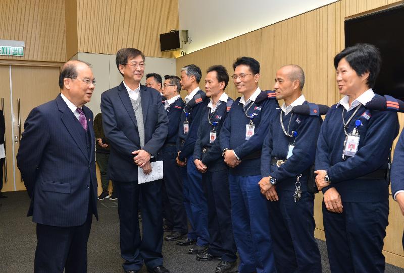 The Chief Secretary for Administration, Mr Matthew Cheung Kin-chung (first left), is pictured today (January 2) meeting security guards of Central Government Offices (CGO) to thank them for their dedication and professionalism in assisting to maintain order at CGO. 

He also expressed concern over two security guards injured while carrying out duties in the East Wing Forecourt of CGO yesterday (January 1) and wished them a rapid recovery.