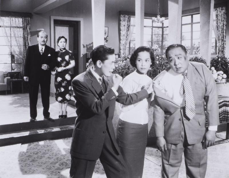 狗年将至，康乐及文化事务署香港电影资料馆于二月二日至十一日推出贺岁节目「啲钱系会继续嚟」，选映六出与金钱财富有关的喜剧。图为《富贵花开艳阳红》（1957）剧照。