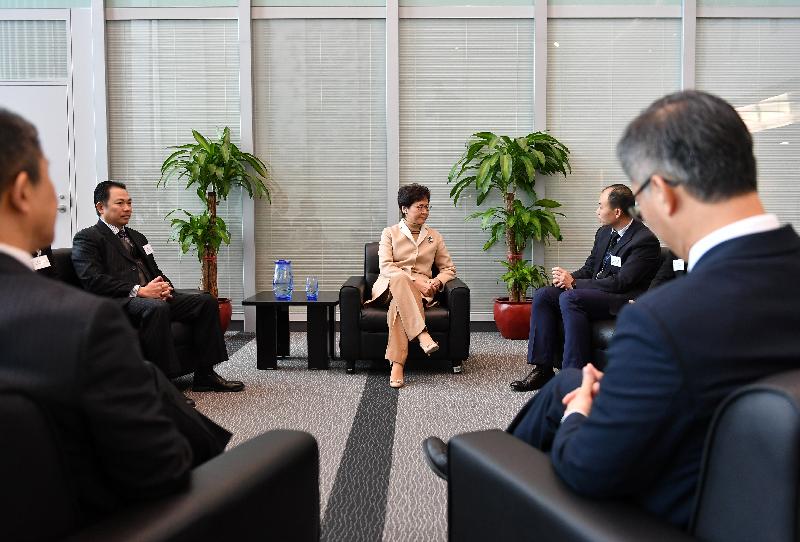 The Chief Executive, Mrs Carrie Lam (centre), meets with frontline investigators at the ICAC Headquarters today (January 9).